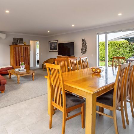 Villa Wine Country Bach à Martinborough Extérieur photo